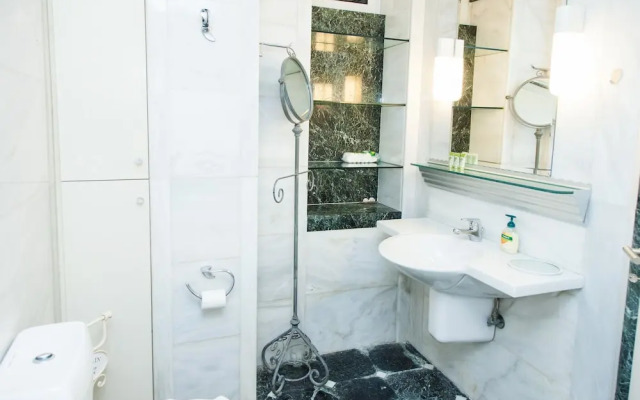 Chic Charming Central Athens Apt.