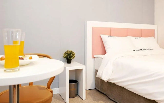 K-Pop Hotel