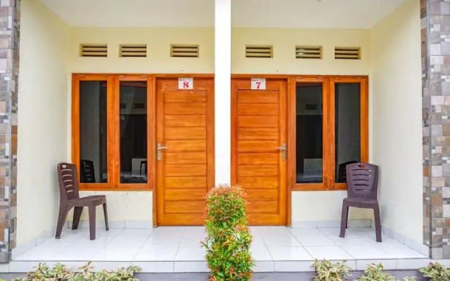 RedDoorz near Buleleng Harbour 2