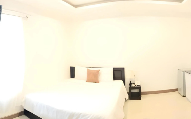 Phuong Dong Hotel & Apartment
