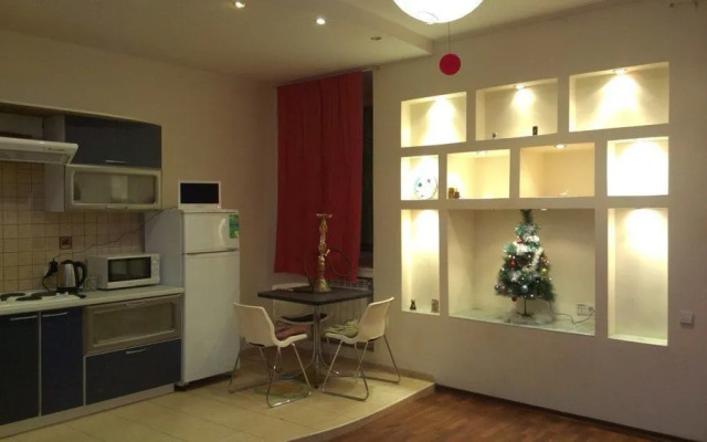 Old Flat Apartments Degtyarniy