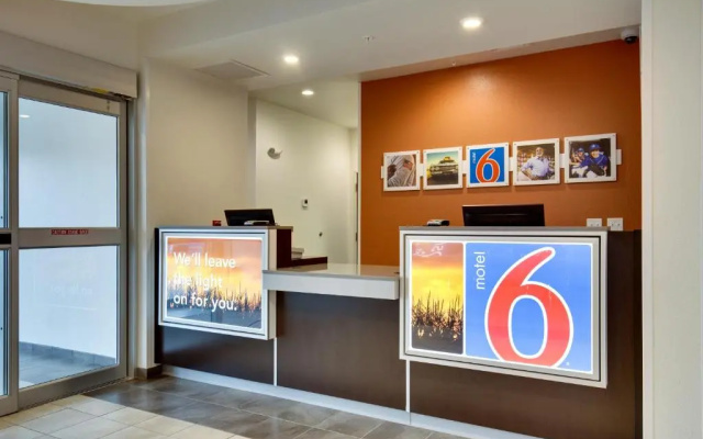 Motel 6 Poplar Bluff