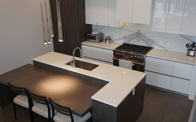 New 3br/4ba Stunning  In Canyons Village 3 Bedroom Condo by RedAwning