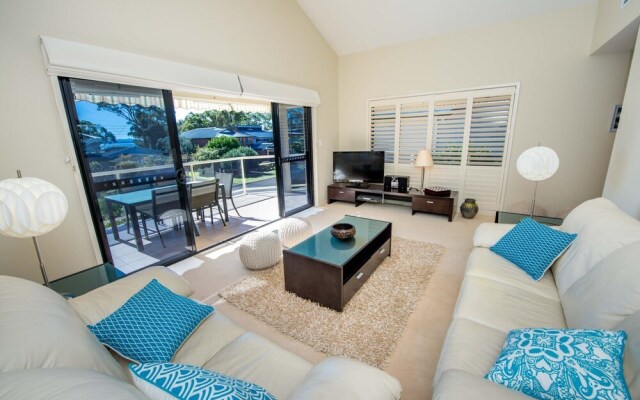 Reflections, 1/9 Corlette Point Road