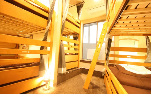 Osaka Guesthouse Nest - Hostel