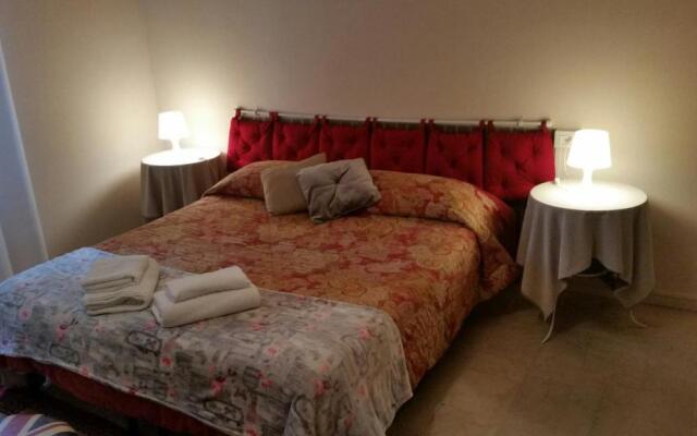 Gira Guest House