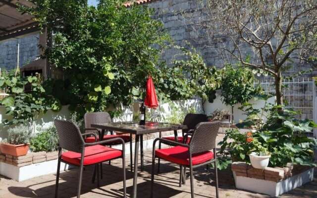 Ana - Central With Garden - A1