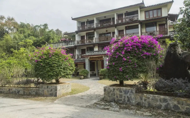 Snow Lion Riverside Resort