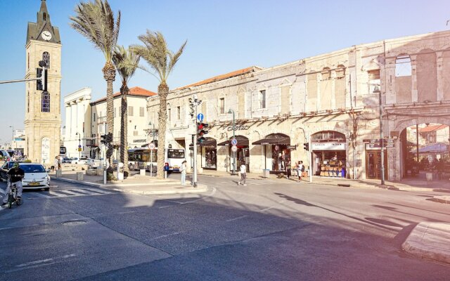 Beachfront w Views to Sea & Old City