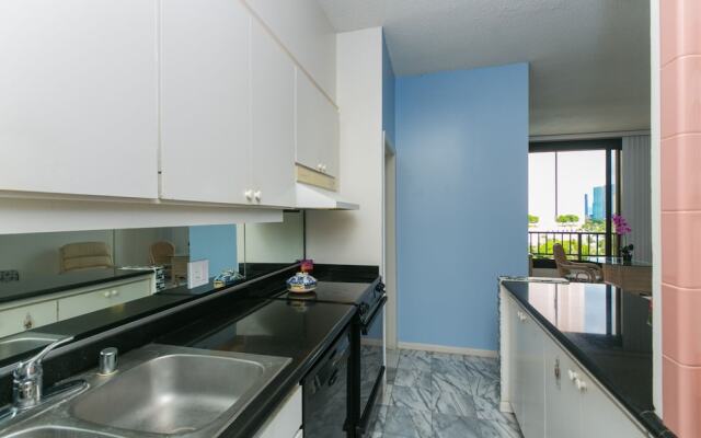 Spacious Condos with Private Balcony at Discovery Bay - Free Wifi, Near Beaches!