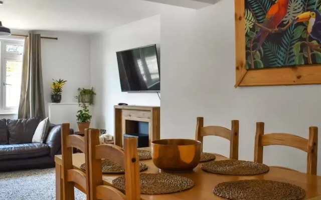 The Hideaway - Spacious 3 Bedroom Apartment