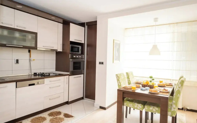 Bright 1bdr Apartment in the City Center