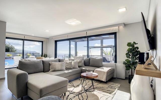 Villa de la Ponte by Atlantic Holiday