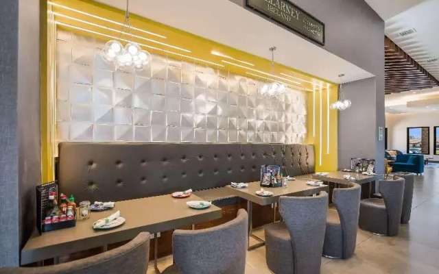 Clarion Pointe Marshall