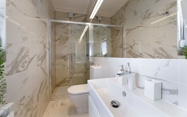 Apartment Garden with Swimming Pool