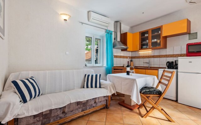 Snug Apartment in Pu?iš?a Near the Beach