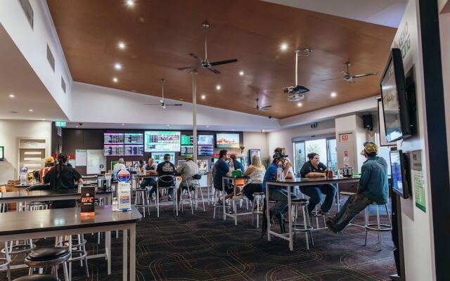 Mayfair Motel Emerald