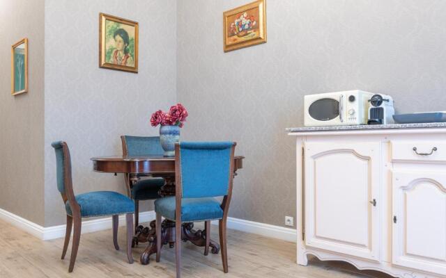 Victoria Apartment 1901