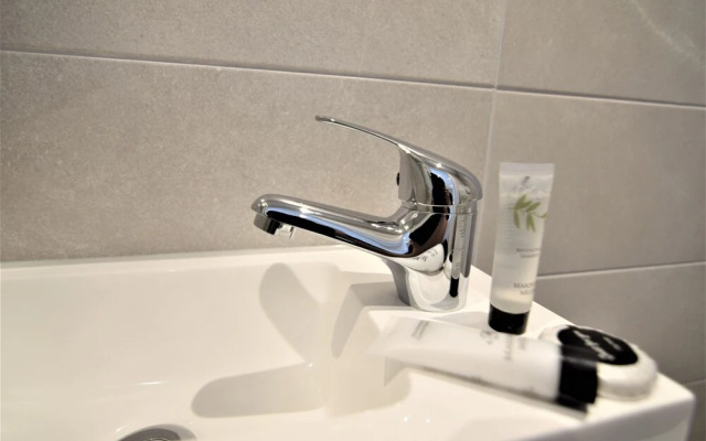 Modern two Bedroom Next TO Brighton Station