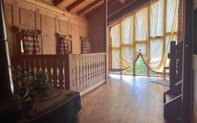 Belvilla by OYO Hilltop Chalet in Lamon With Views