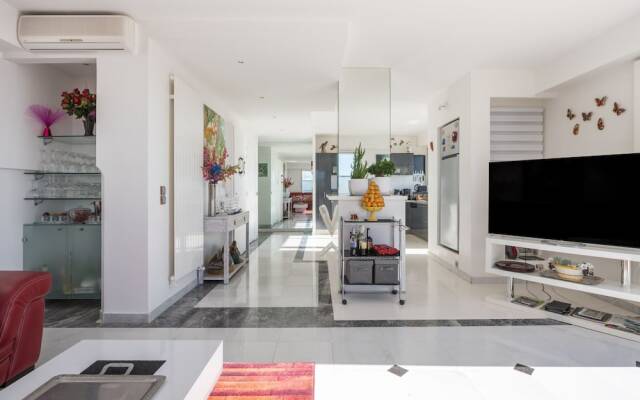 Elegant Apartment in Nice With Swimming Pool