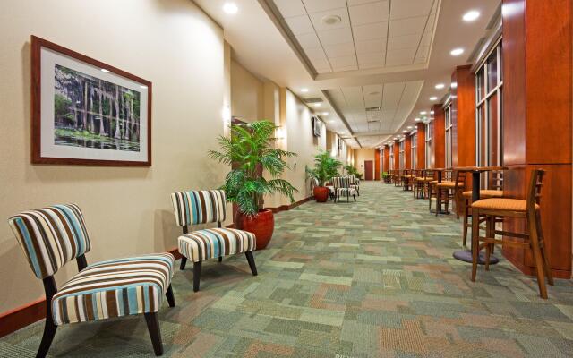 Holiday Inn Madison at The American Center by IHG