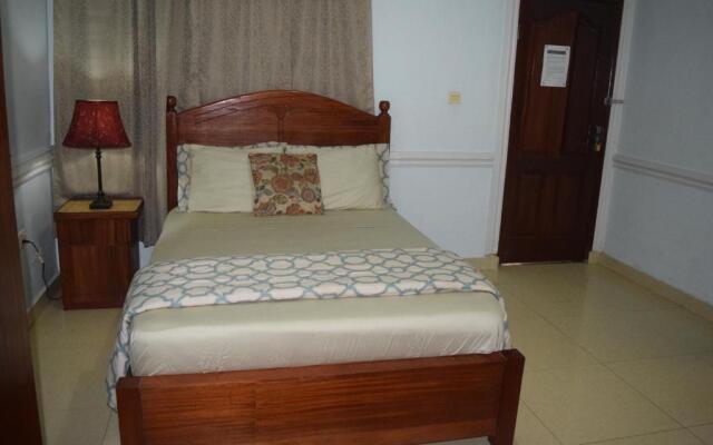 Coconut Pointe Villa & Beach Resort