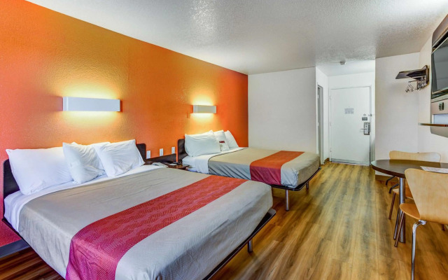 Motel 6 Portland, OR - Tigard West