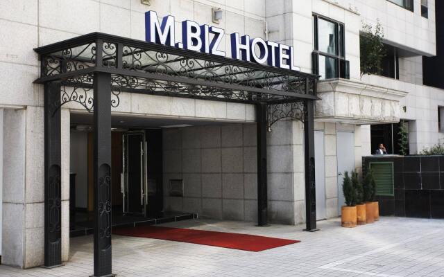 M.BIZ Hotel