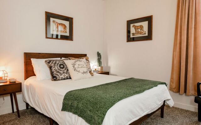 HOLT - Modern, Newly Renovated 2BR in Willits Town Center