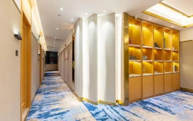 Qigu Hotel (Hangzhou Binkang Road Metro Station)