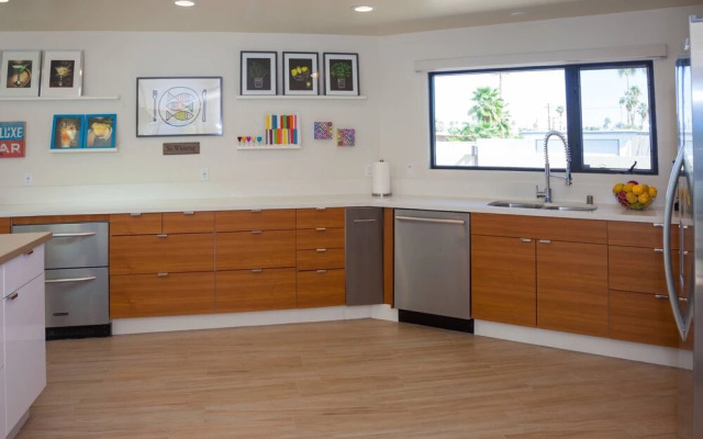 Mid Century Deluxe