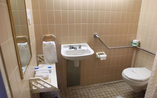 Charbonnier Motor Inn