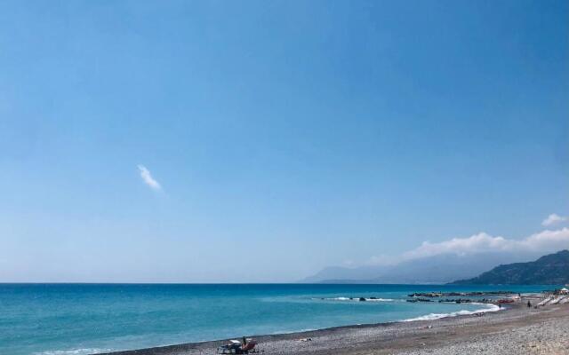 Peaceful apartment 1 minute walk to the beach
