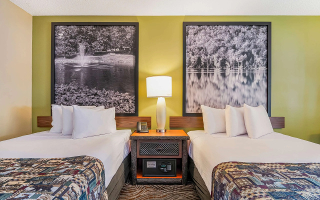 Super 8 by Wyndham Lake George/Downtown