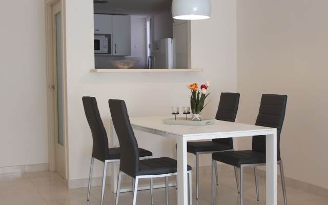 Quaint Apartment in Roses near Nova Sand Beach
