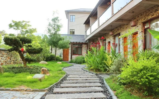 Moganshan Mountain Farmhouse