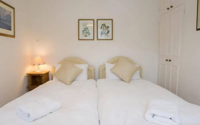 Veeve  House Ashlone Road Putney