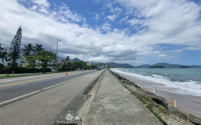 Apto em frente à praia em Caraguatatuba