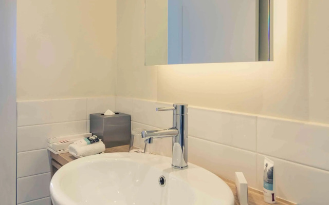 Mercure Melbourne Therry Street