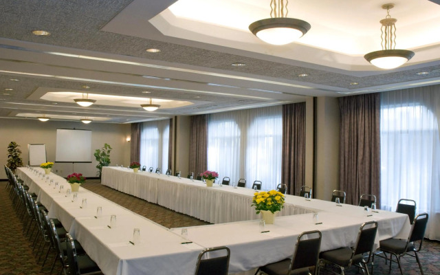 Cartier Place Suite Hotel