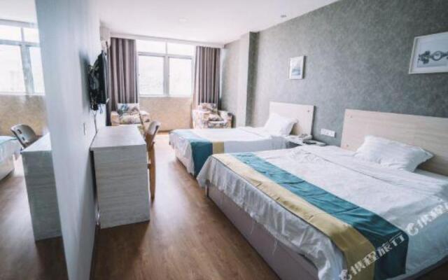 Yibai Hotel (Fengming Jin Street Bus Station)