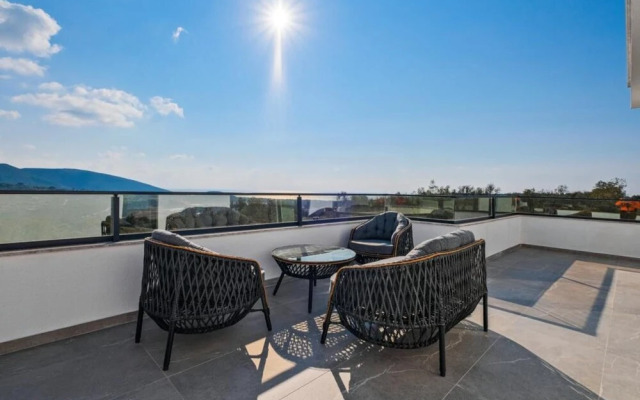 Villa With Nature View and Pool in Kas