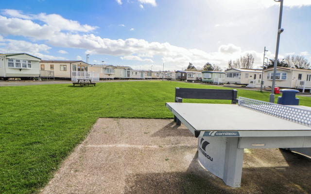 The Beachside Hideout - St Michaels and Browns Caravan Park