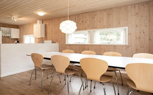 10 Person Holiday Home on a Holiday Park