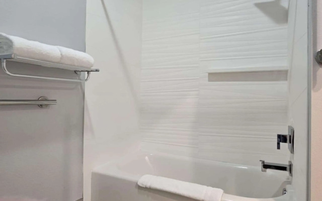 Edgewater Inn and Suites, Ascend Hotel Collection