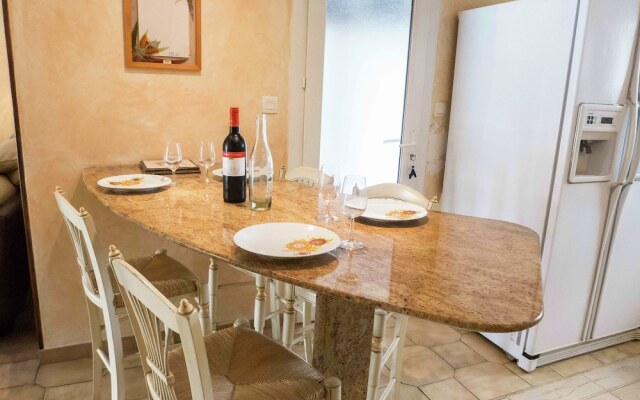 Fabulous Holiday Home With Swimming Pool in Narbonne