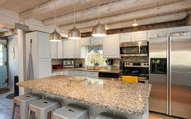 Blue Heaven by Oak Island Accommodations