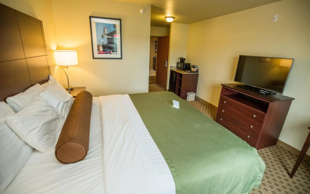 Cobblestone Inn & Suites - Winterset, IA