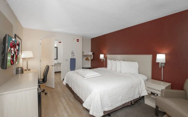 Red Roof Inn PLUS+ & Suites Naples Downtown-5th Ave S